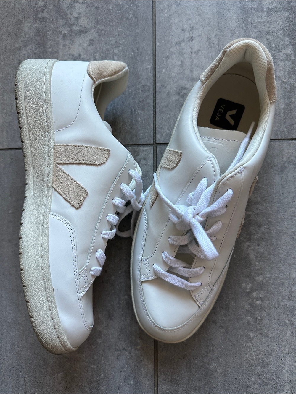 VEJA Sneakers in White with Beige Suede Accents